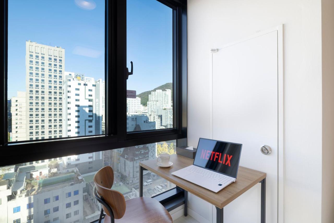 From H Reposant Hotel Busnan Seomyeon Busan Exterior photo