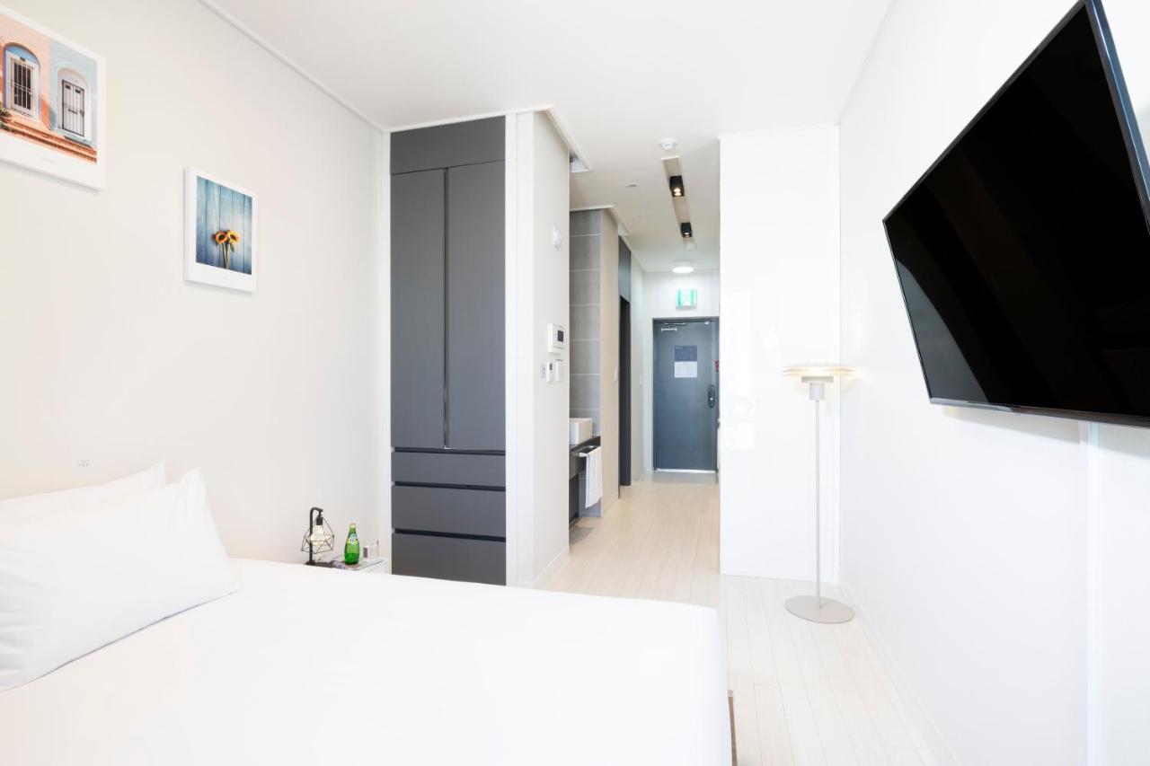From H Reposant Hotel Busnan Seomyeon Busan Exterior photo